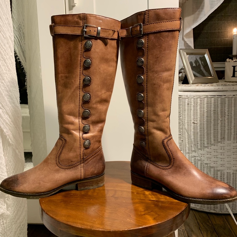 Tall knee high boot with button details